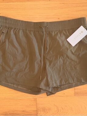 NWT Athleta Tan Trekkie North Shorts W/ Pockets Women’s Shorts Size 1X
